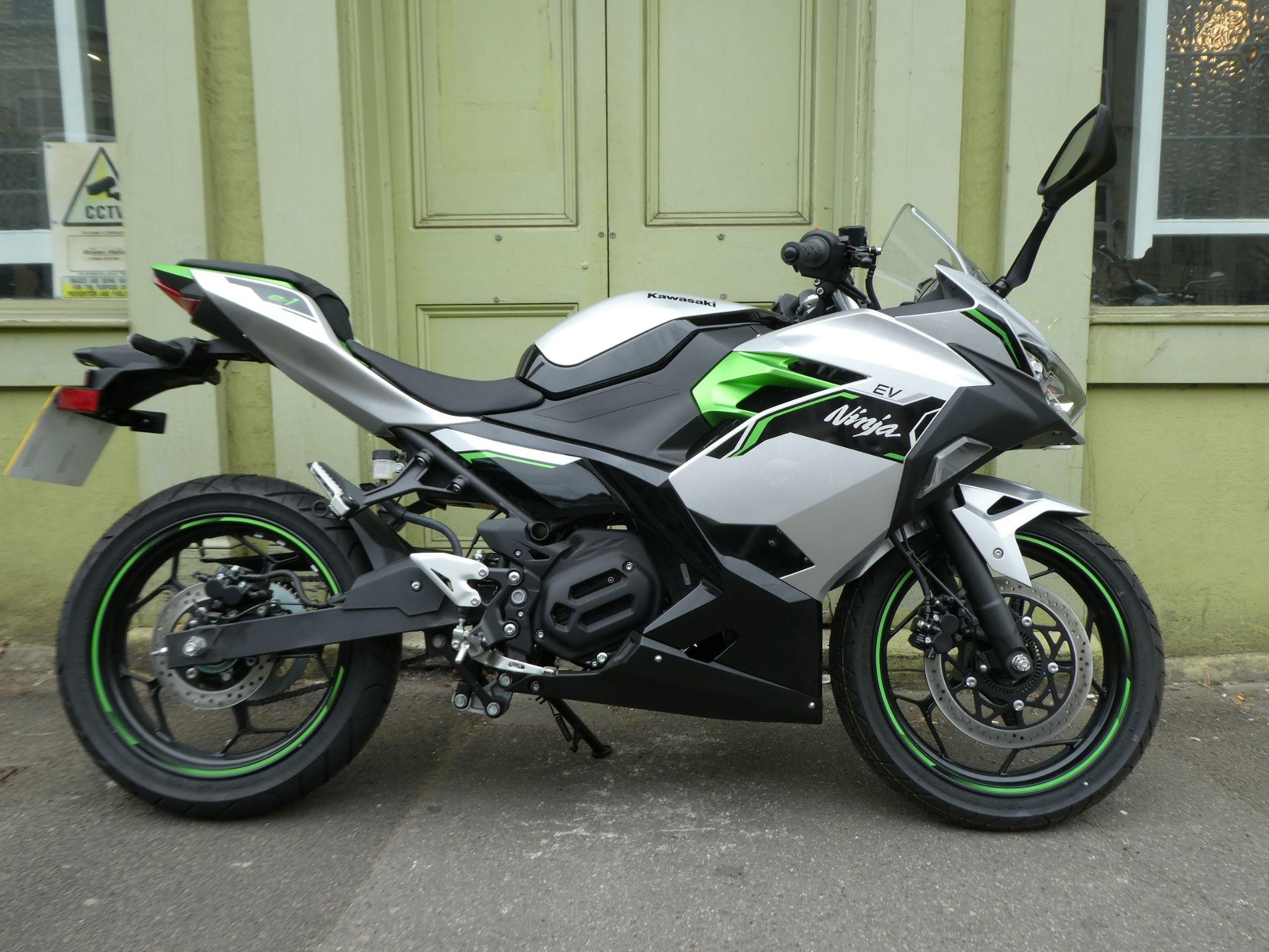 2025 Kawasaki Ninja e-1